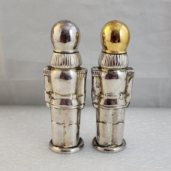 Godinger Silver Plated 1994 Nutcracker Soldiers Salt and Pepper Shakers - Picture 3 of 12